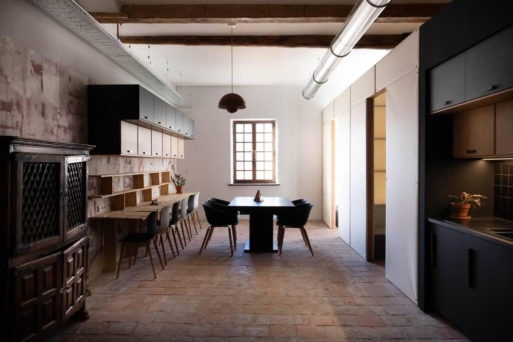 Appartement Heart Of Marseille, Loft Atypical & Spacious , Perfect For Couple And Couple With 1 Small Kid, Perfect For 2 Friends